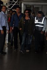 Shahrukh khan arrives from Cannes Wedding in Mumbai Airport on 15th Oct 2013